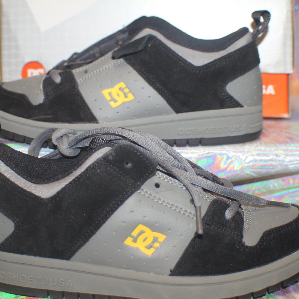 NWT KIDS DC SHOES